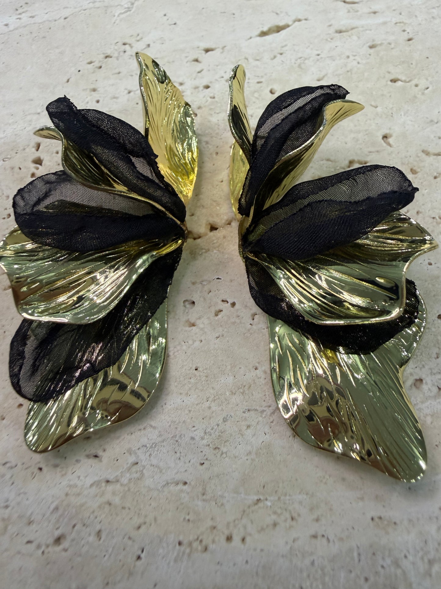 Gold & Siyah Yaprak Küpe
