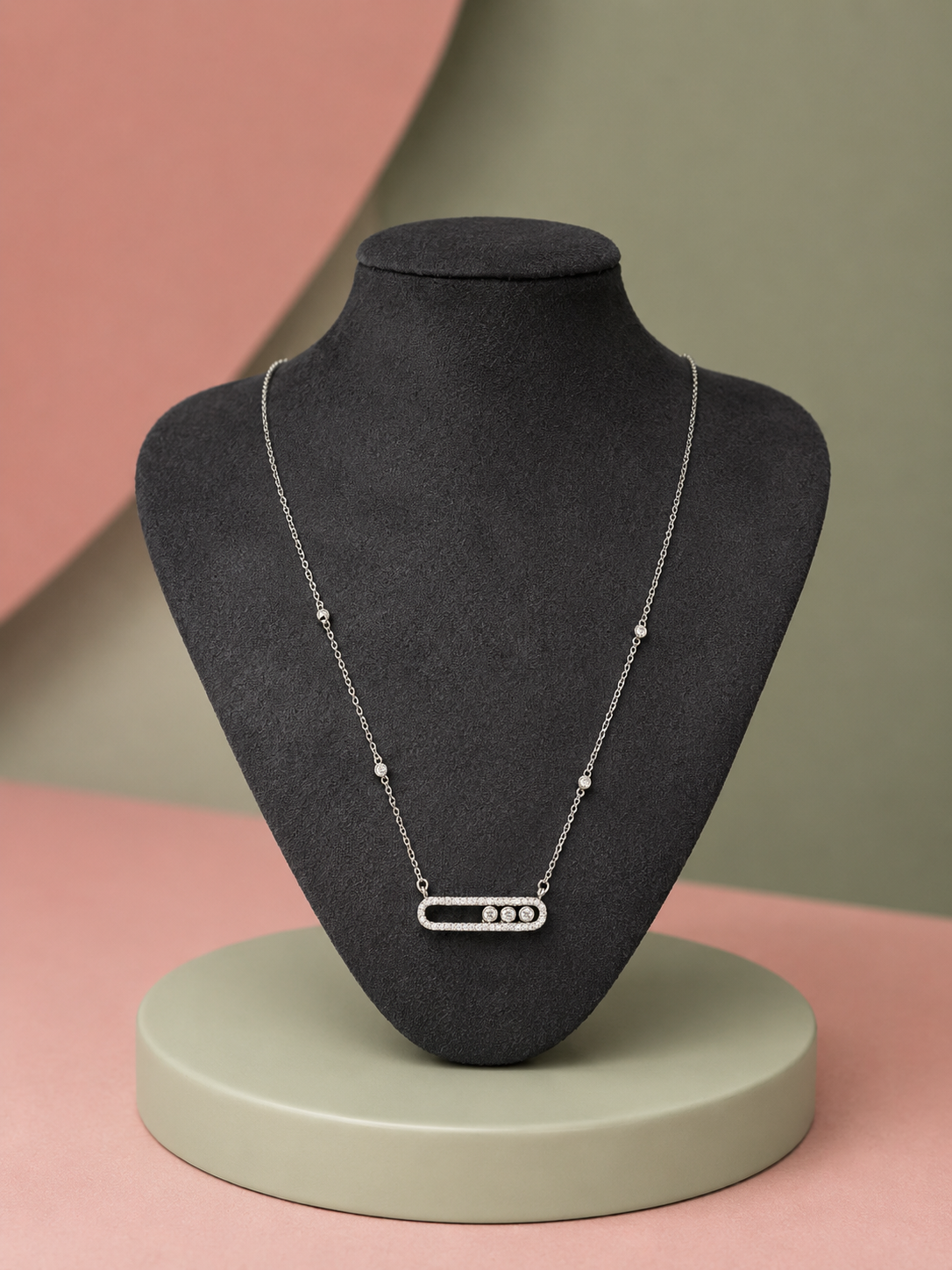Silver Hareketli Taşlı Kolye