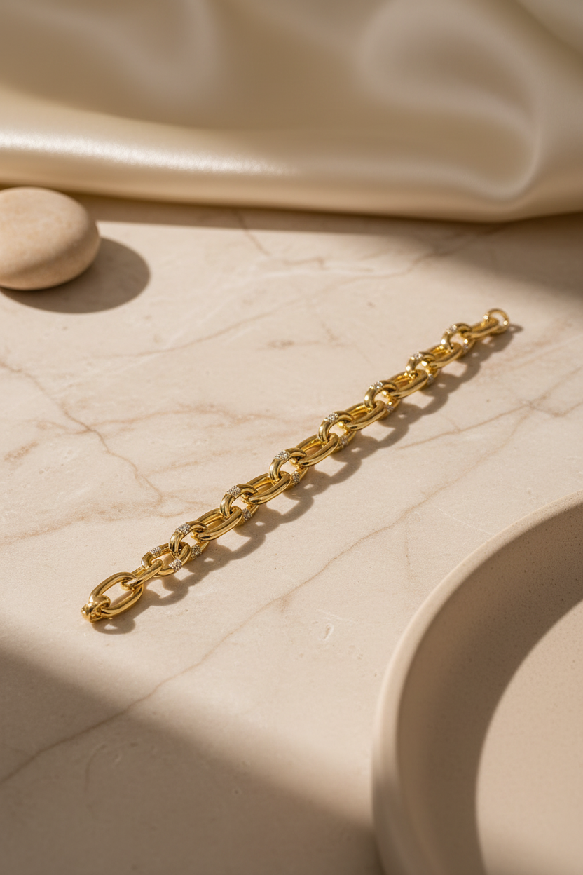 Gold Yaldızlı Kalın Zincir – Flatlay