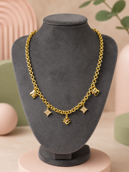 Gold Lv Charmlı Kolye