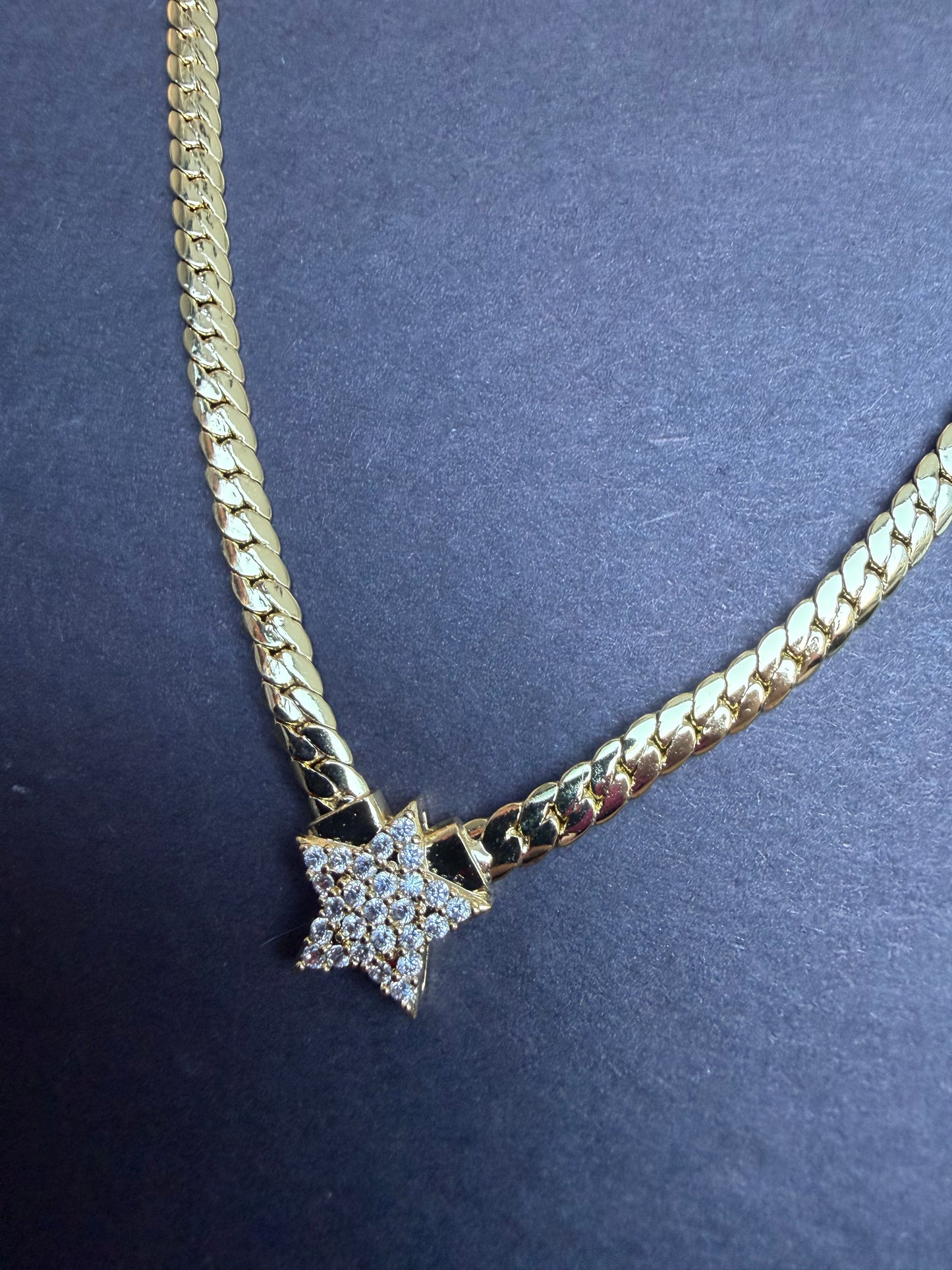 Gold Taşlı Örme Zincirli Kolye