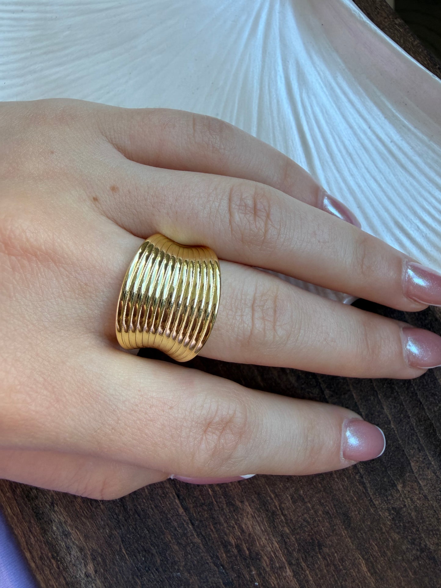 Gold Çizgili Tasarım Yüzük