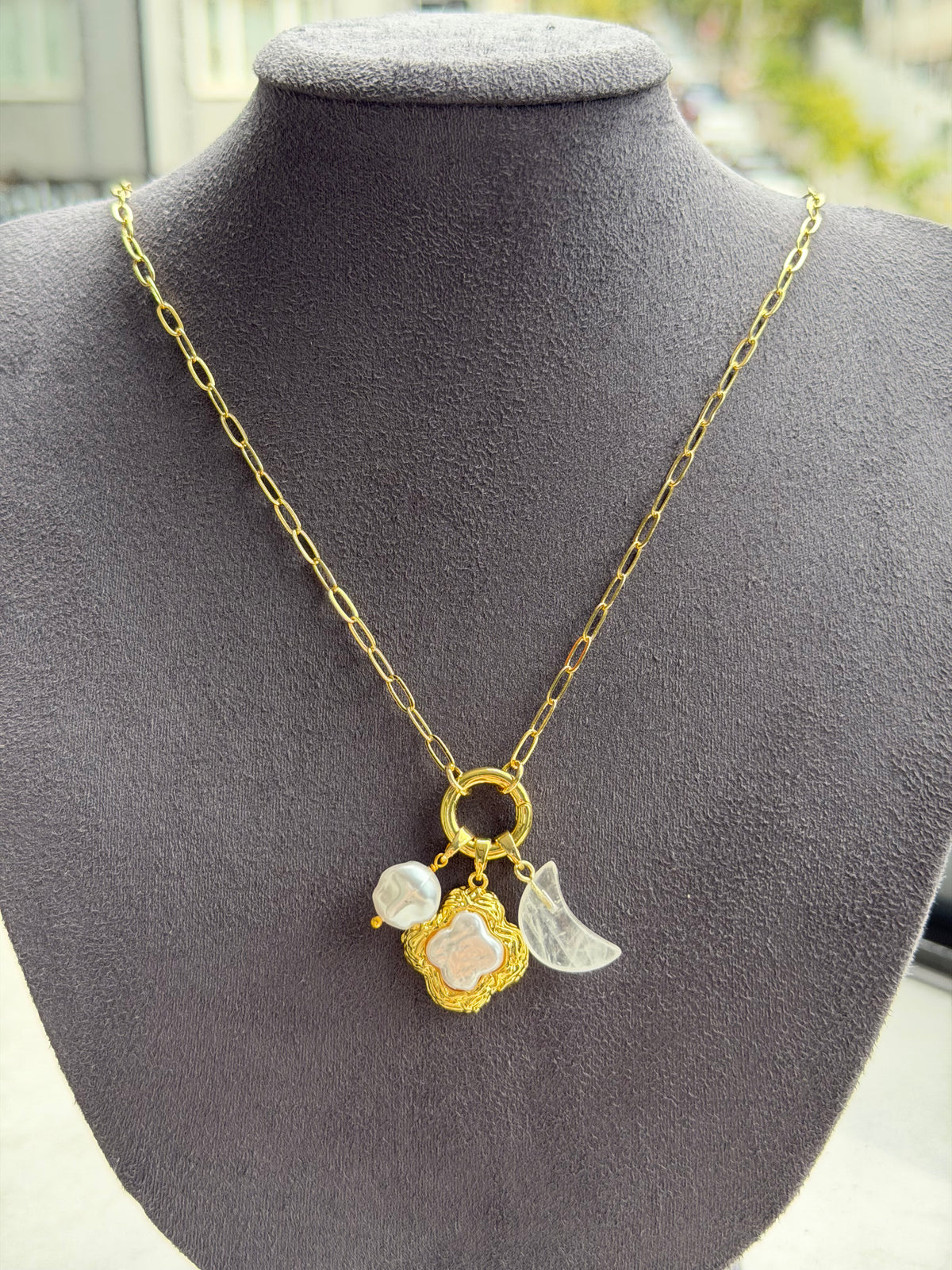 Gold Luna Charm Kolye