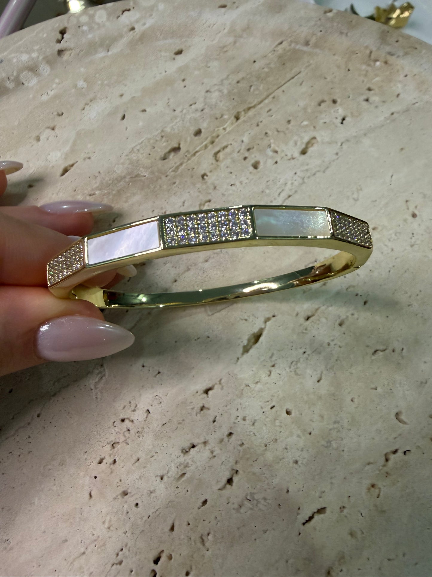 Gold Taşlı Mineli Kelepçe
