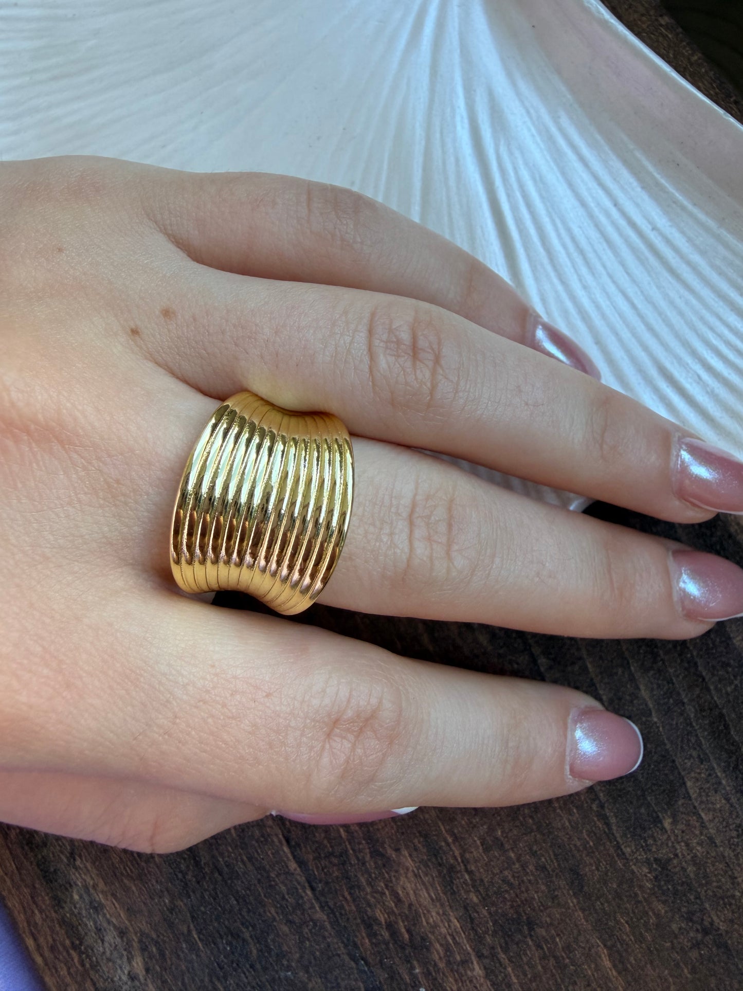 Gold Çizgili Tasarım Yüzük