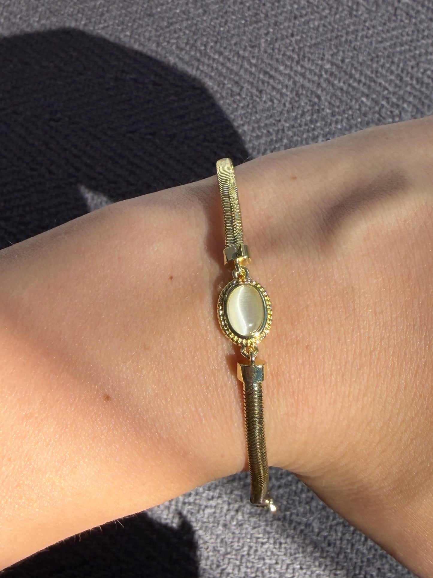 Gold Krem Taşlı Vintage Bileklik