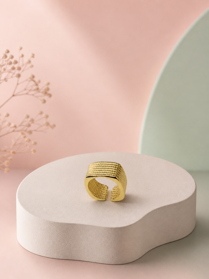 Gold İşlemeli Yüzük