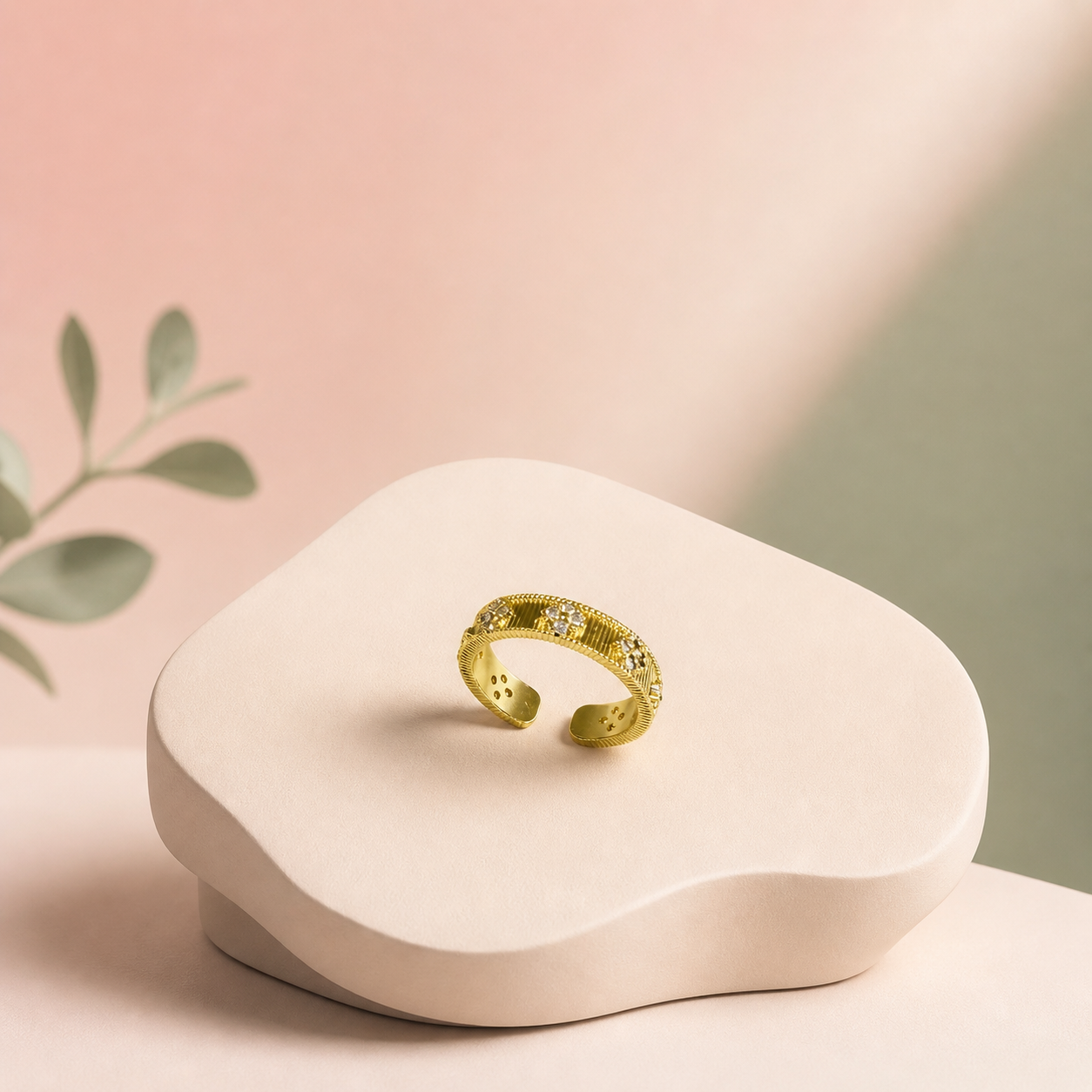 Gold Taşlı Yonca Yüzük