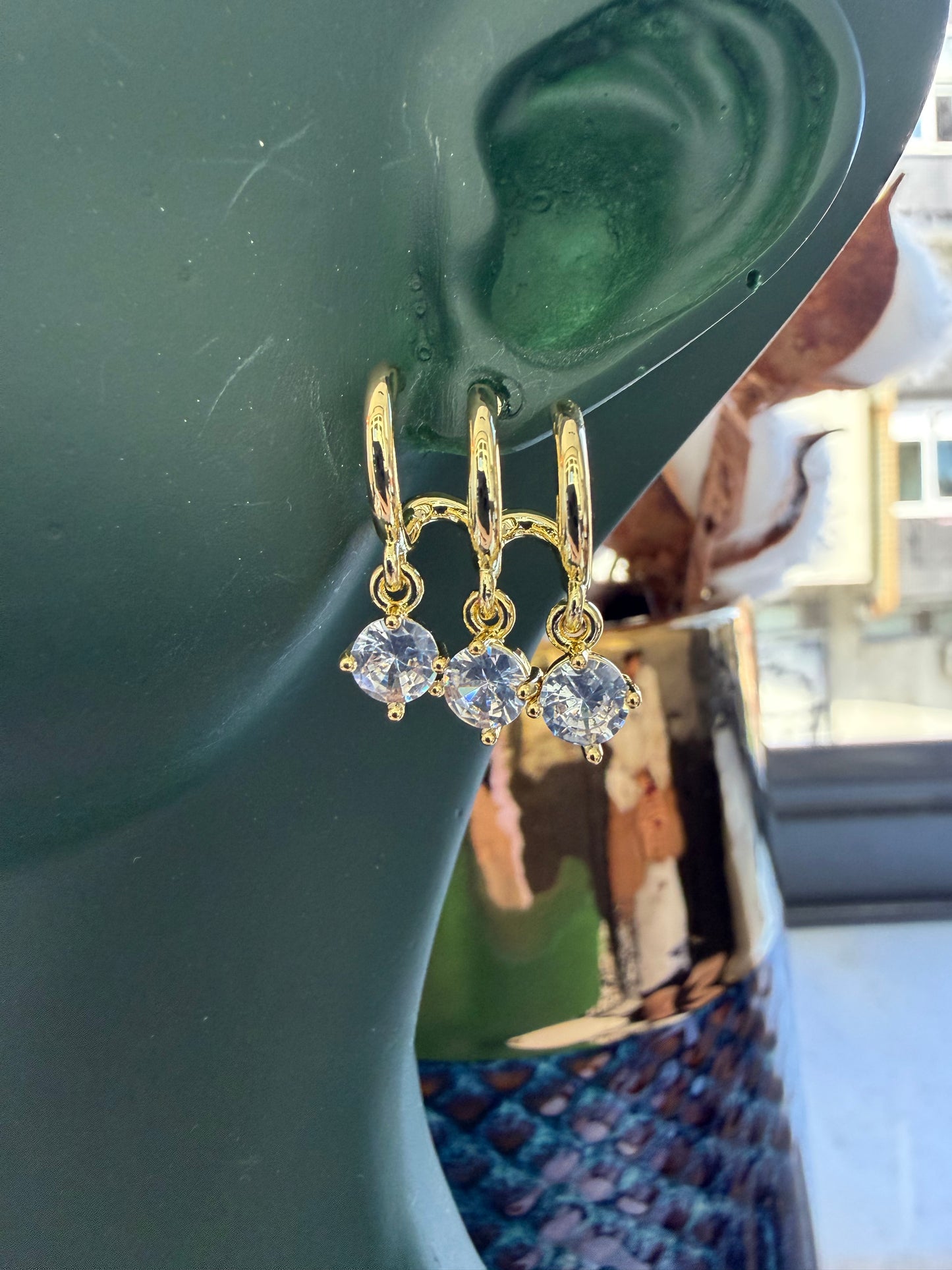 Gold 3’lü Taşlı Tasarım Küpe