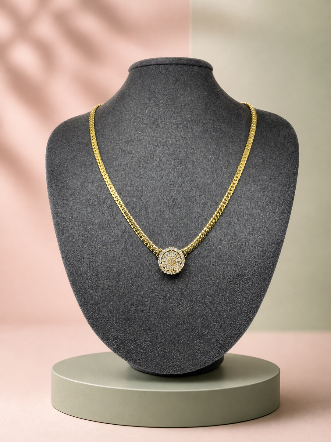 Gold Taşlı Yuvarlak Kolye