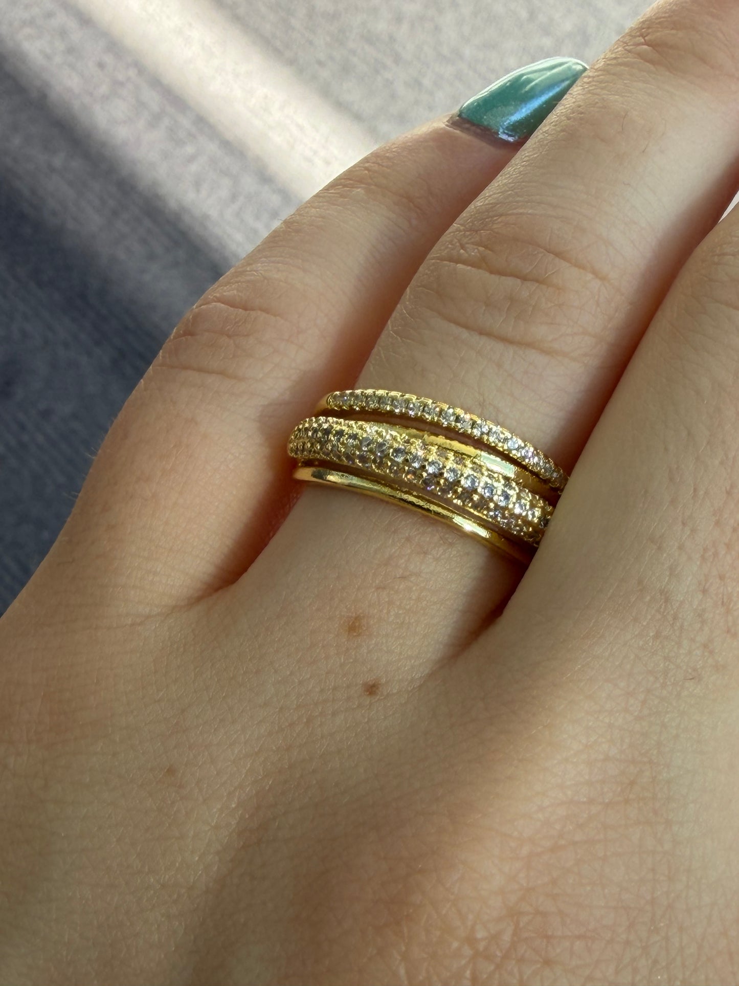 Gold Mini Taşlı Vera Yüzük
