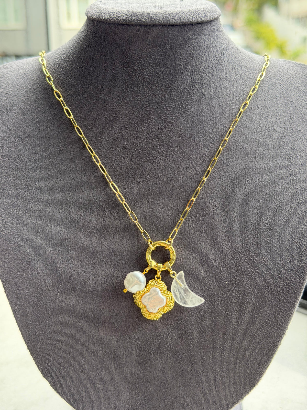 Gold Luna Charm Kolye