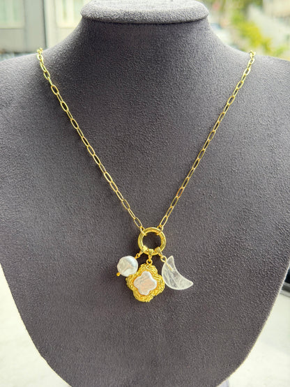 Gold Luna Charm Kolye