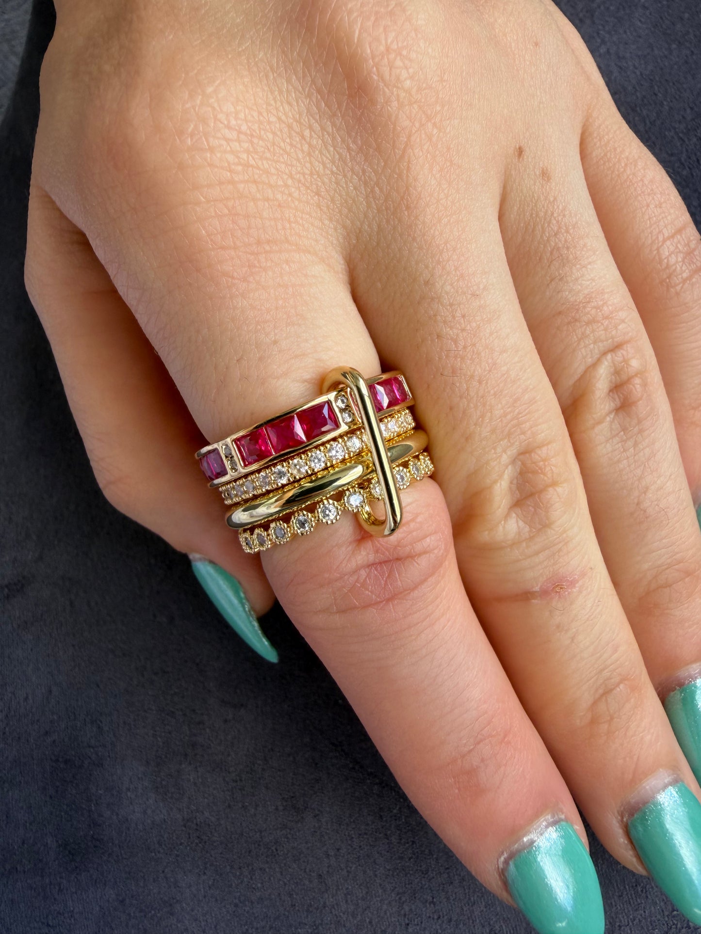 Gold 4’lü Pembe Taşlı Yüzük