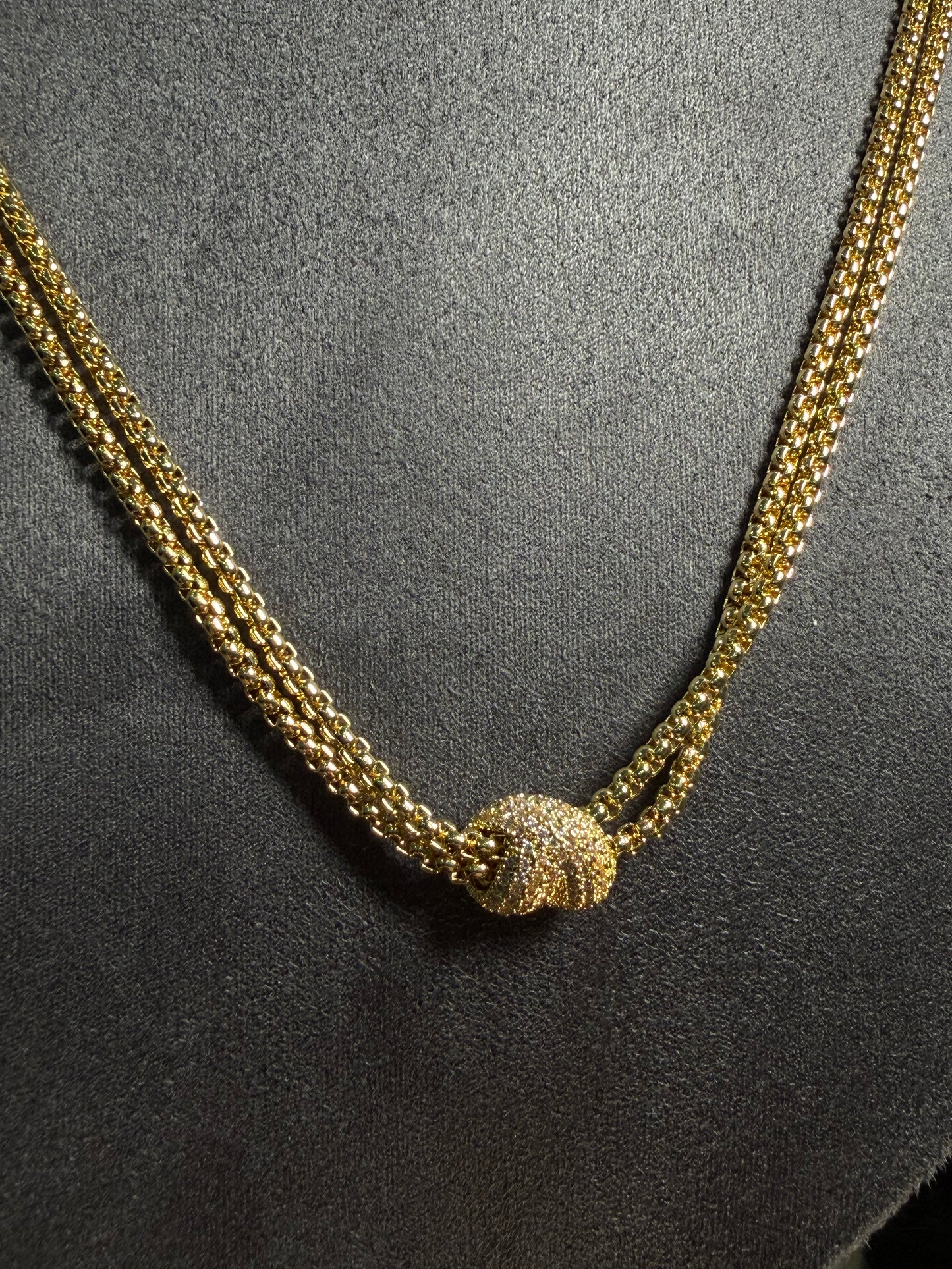 Gold Lumière Düğüm Kolye