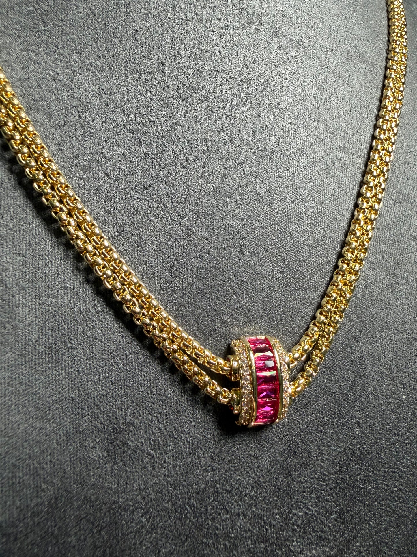 Gold Ruby Baguette Kolye