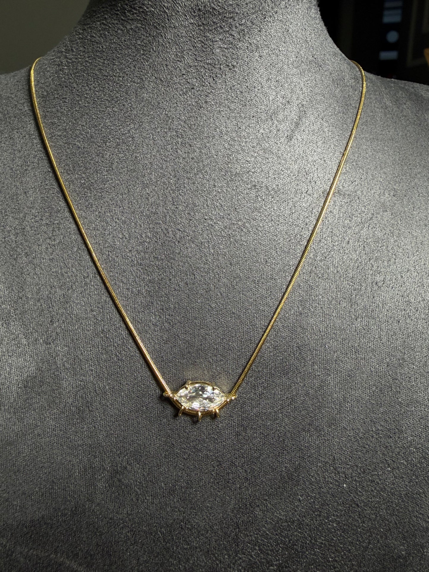 Gold Marquise Eye Kolye