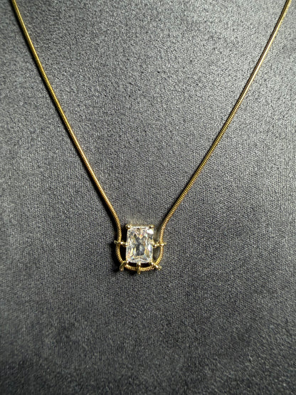 Gold Radiant Solitaire Kolye