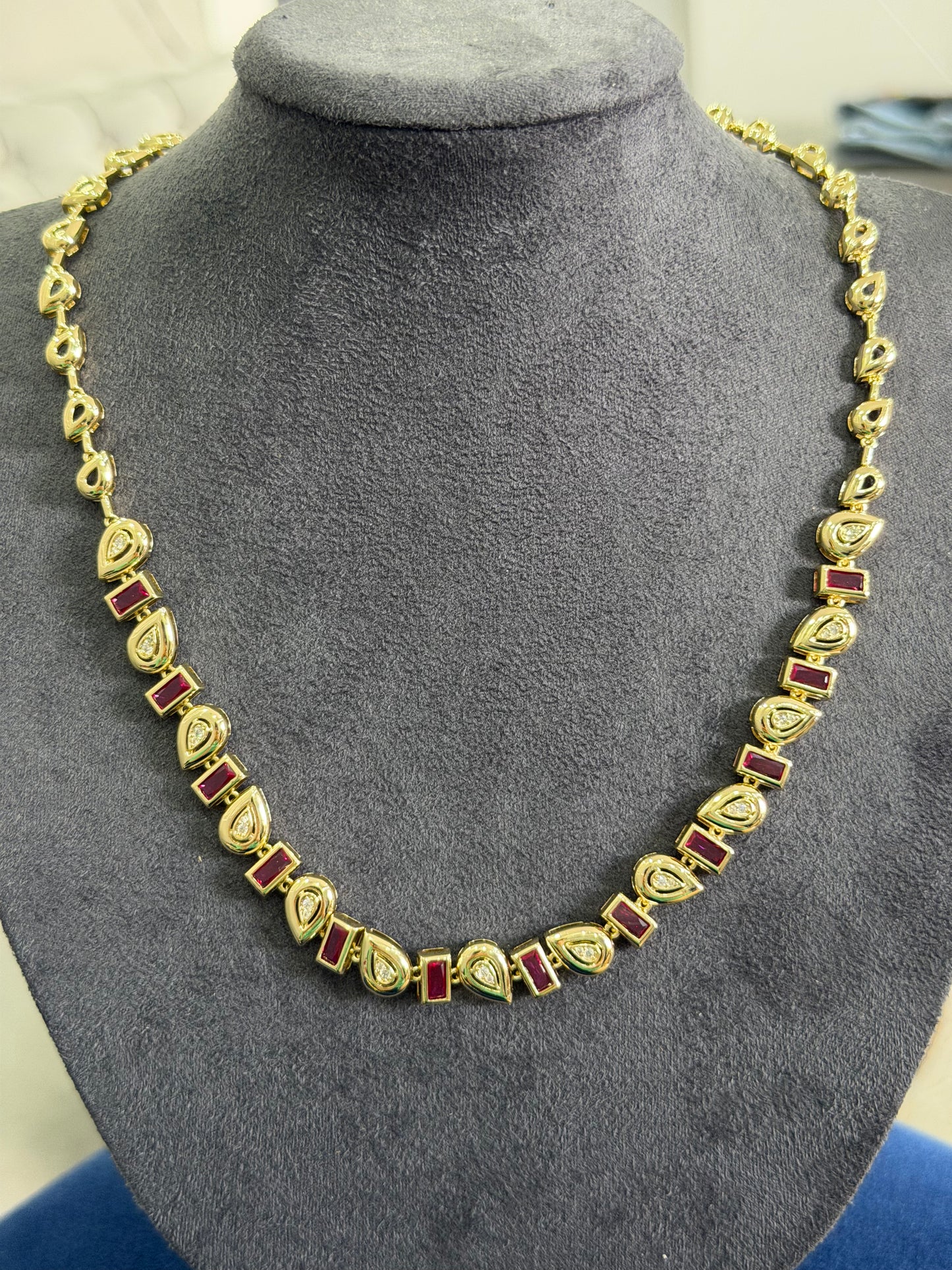 Gold Bordo Taşlı Damla Kolye