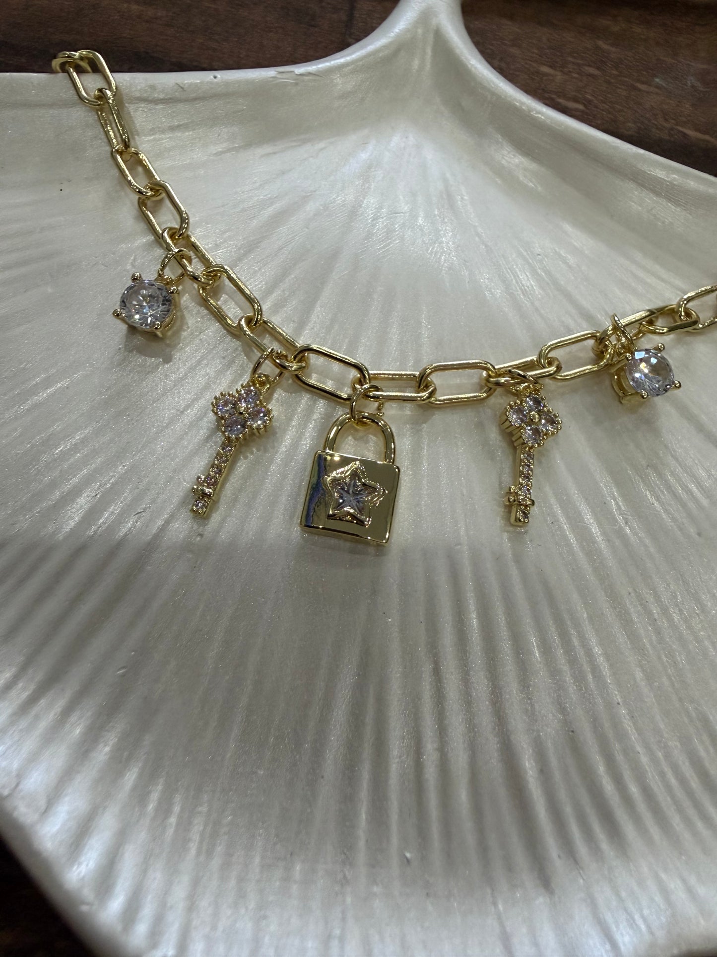 Gold Anahtar Charmlı Bileklik