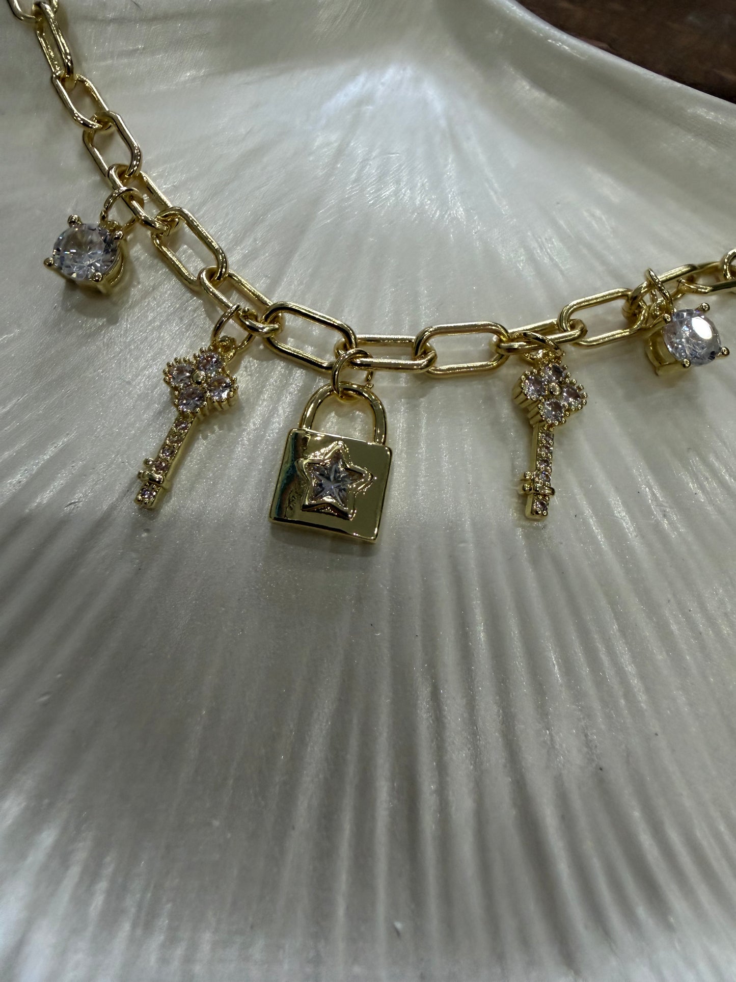 Gold Anahtar Charmlı Bileklik