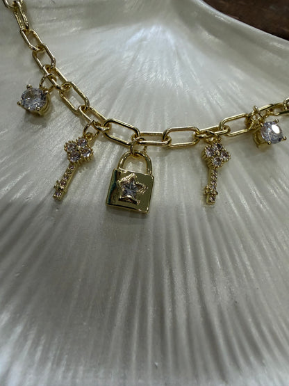 Gold Anahtar Charmlı Bileklik