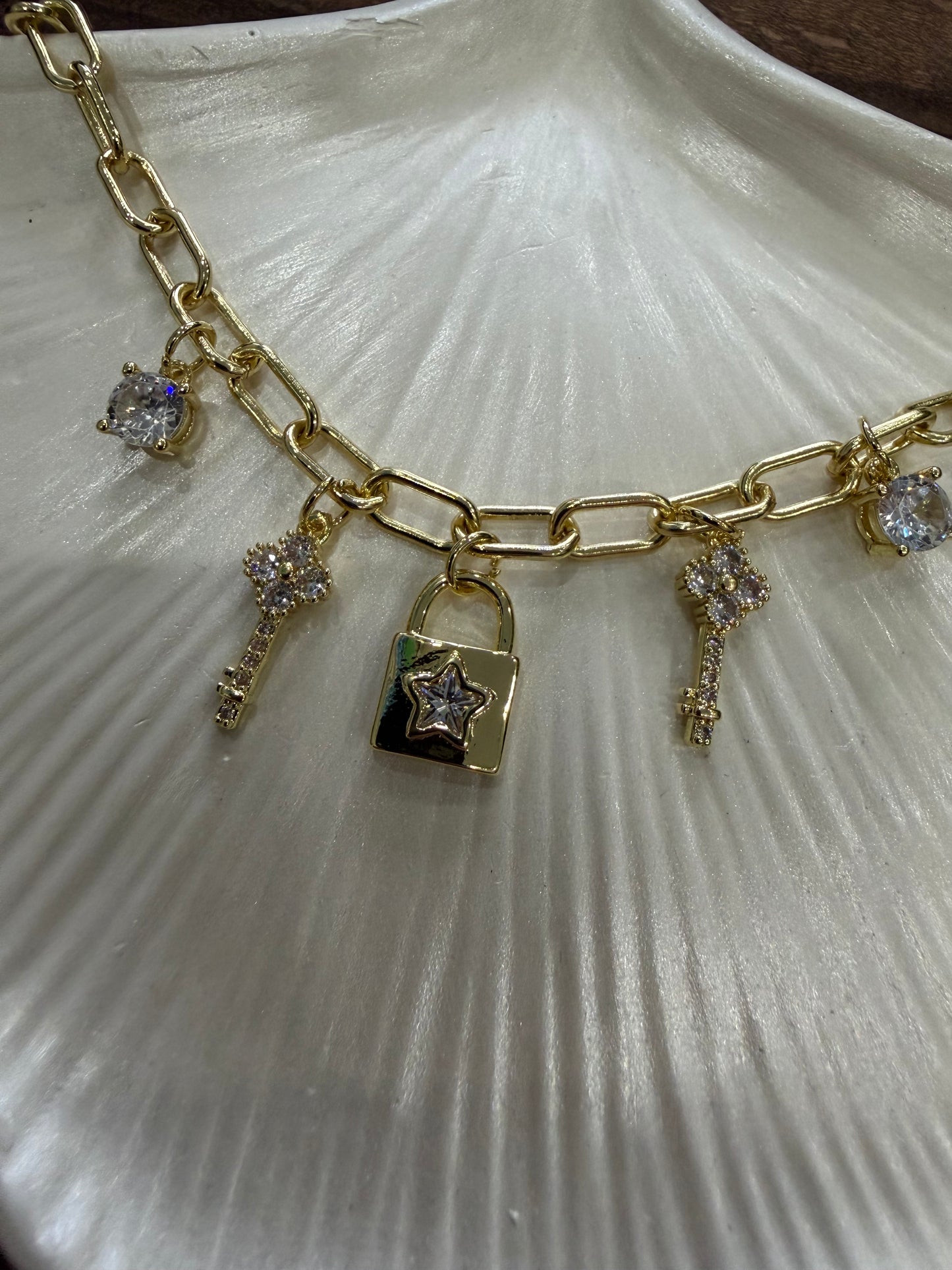 Gold Anahtar Charmlı Bileklik