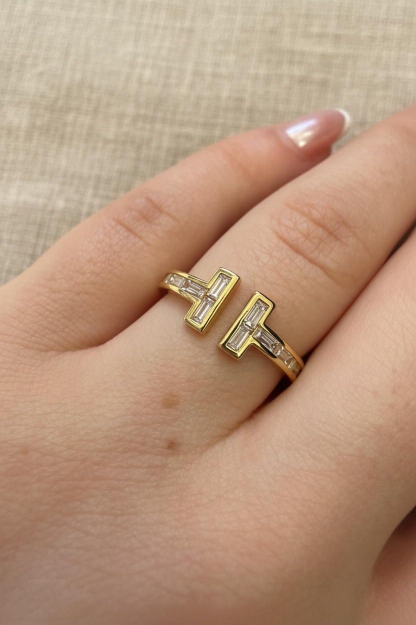 Gold Taşlı Birleşen H Yüzük lifestyle