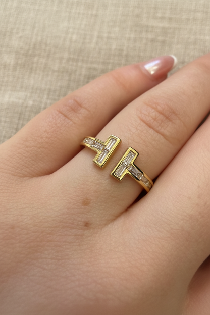 Gold Taşlı Birleşen H Yüzük lifestyle