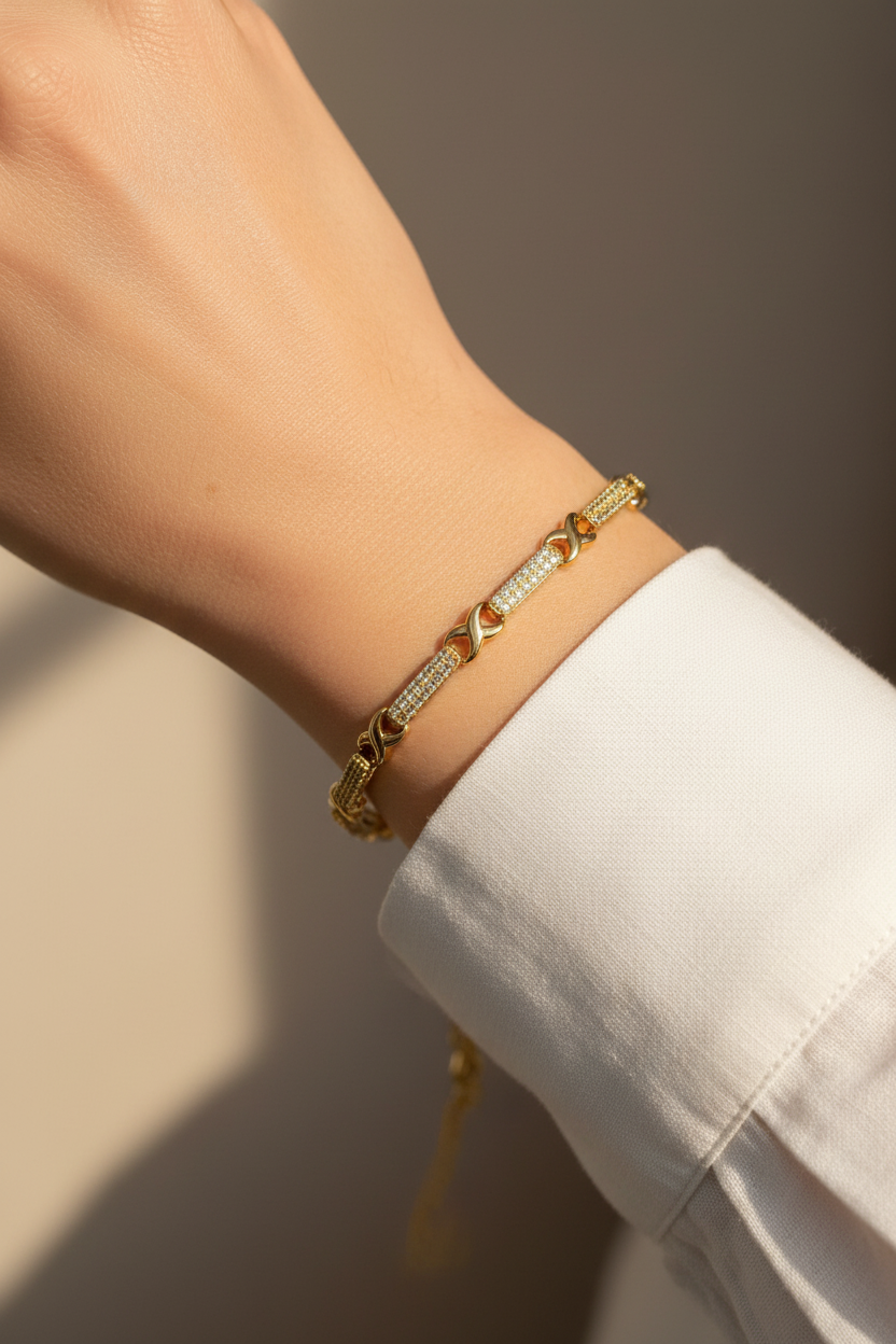 Gold Taşlı Kilit – Lifestyle 1