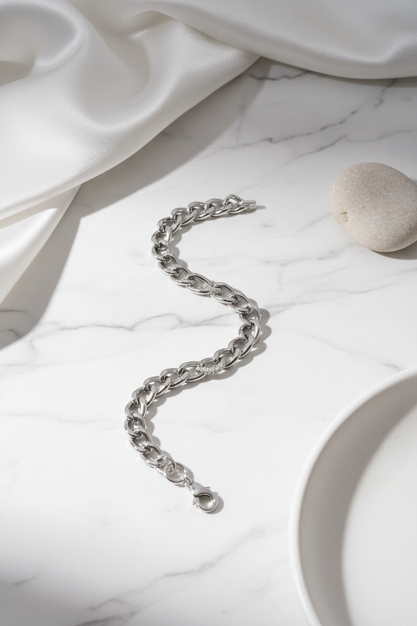 Silver Yaldızlı Kalın Zincir – Flatlay