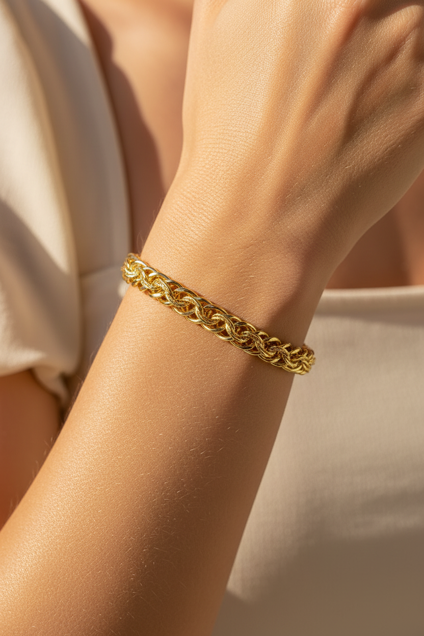 Gold Yaldızlı Zincir – Lifestyle 2