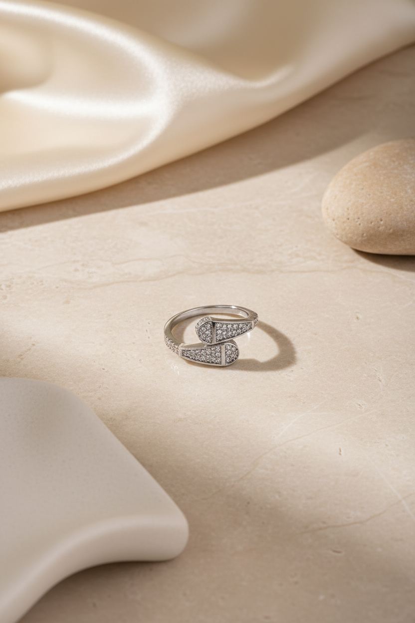 Silver Mini Taşlı Kuğu – Flatlay