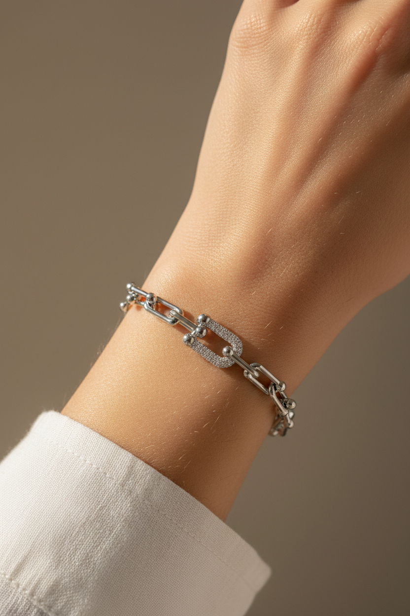 Silver Taşlı Zincir – Lifestyle 1