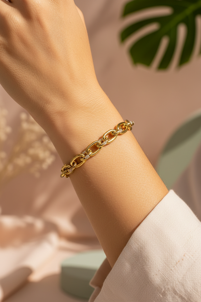 Gold Yaldızlı Kalın Zincir – Lifestyle 2