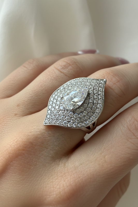 Silver Taşlı Diva Yüzük lifestyle