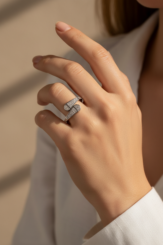Silver Mini Taşlı Kuğu – Lifestyle 1