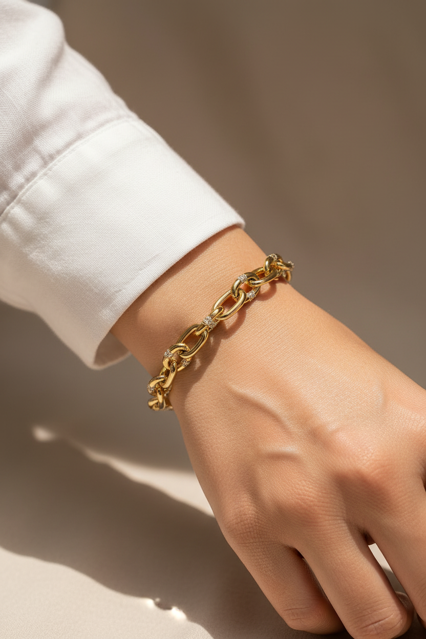 Gold Yaldızlı Kalın Zincir – Lifestyle 1