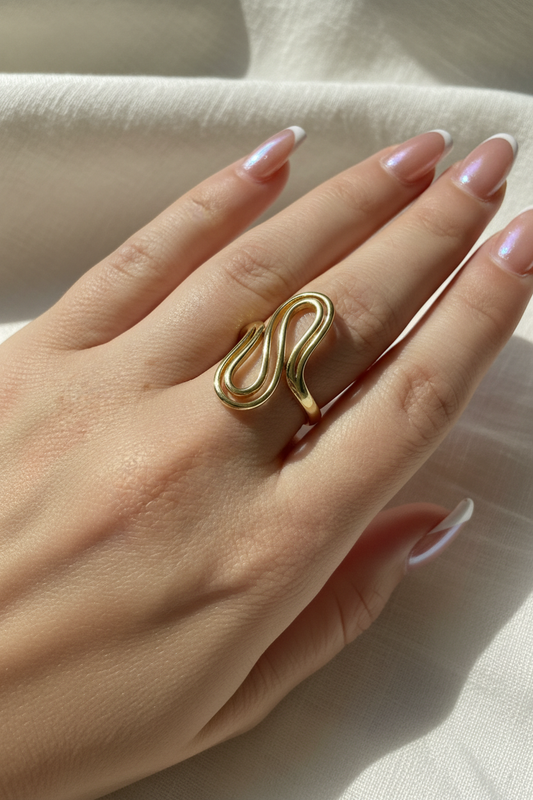 Gold Sarmaşık Yüzük lifestyle