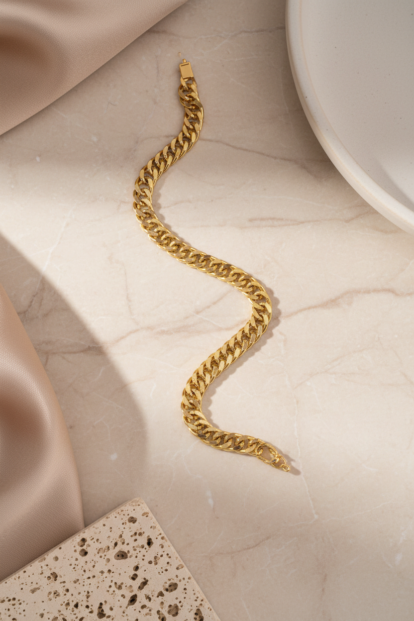 Gold Düz Zincir – Flatlay