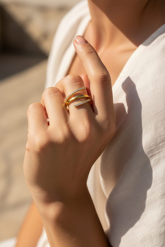 Gold Çoklu Taş Detaylı Yüzük – Lifestyle 2